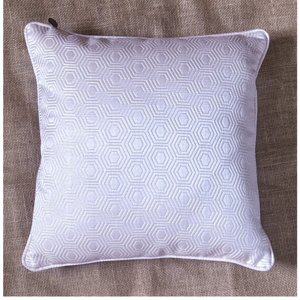 Pier 1 Pale Pink Textured Hexagon Pattern Throw Pillow Feminine Cottage Core